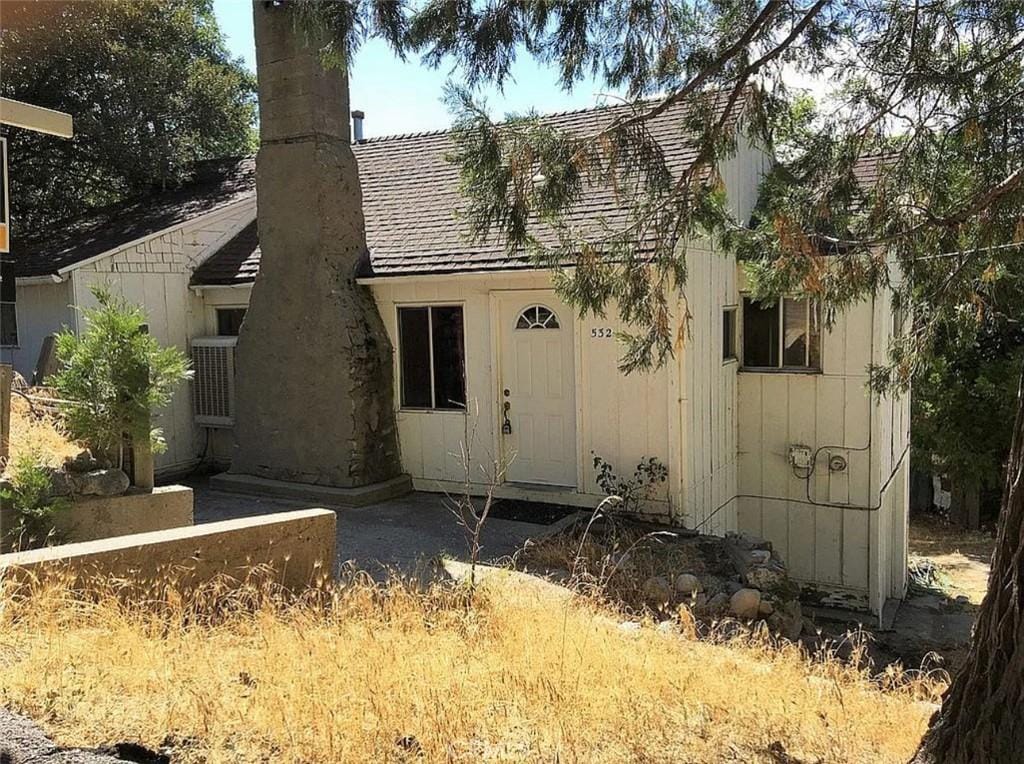 532 Sunset Ln, Crestline, CA 92325 - view of front of home with a chimney