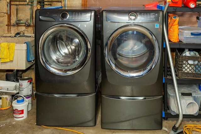 24093 Sargeant Rd, Ramona, CA 92065 - laundry room featuring separate washer and dryer