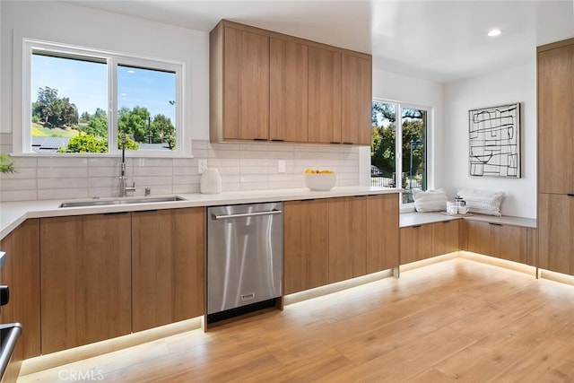 4701 Deseret Dr, Woodland Hills, CA 91364 - kitchen with dishwasher, modern cabinets, tasteful backsplash, light countertops, and recessed lighting