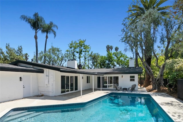 4701 Deseret Dr, Woodland Hills, CA 91364 - swimming pool featuring a patio