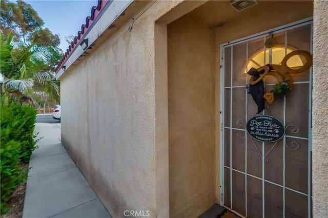 2975 Fernwood Ave, Lynwood, CA 90262 - doorway to property featuring stucco siding