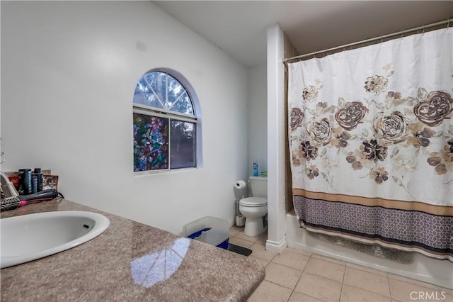 2975 Fernwood Ave, Lynwood, CA 90262 - bathroom featuring tile patterned flooring, vanity, vaulted ceiling, and shower / tub combo with curtain