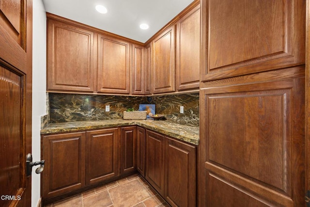 1533 Rancho Ave, Glendale, CA 91201 - bar area featuring tasteful backsplash, light stone finish flooring, and recessed lighting