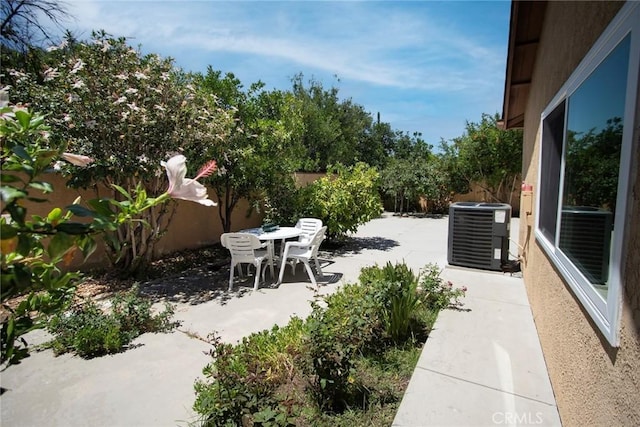 20716 Community St, Winnetka, CA 91306 - fenced backyard featuring a patio area