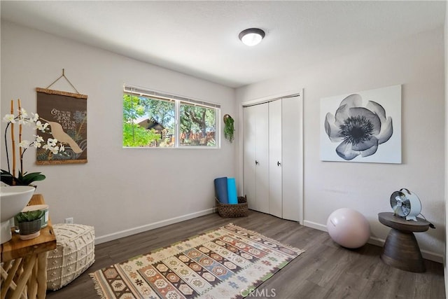5155 Ardilla Ave, Atascadero, CA 93422 - living area featuring wood finished floors and baseboards
