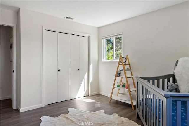 5155 Ardilla Ave, Atascadero, CA 93422 - bedroom with a closet and wood finished floors
