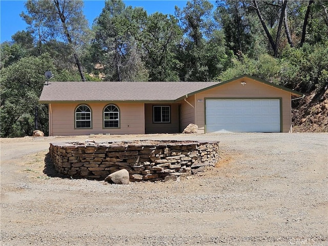 4729 Lookout Mountain Rd, Mariposa, CA 95338 - ranch-style house with driveway and an attached garage