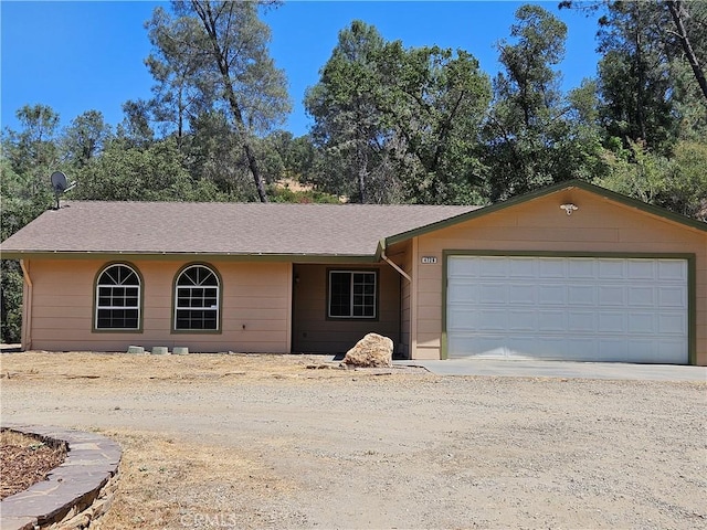 4729 Lookout Mountain Rd, Mariposa, CA 95338 - single story home with dirt driveway, a garage, and roof with shingles