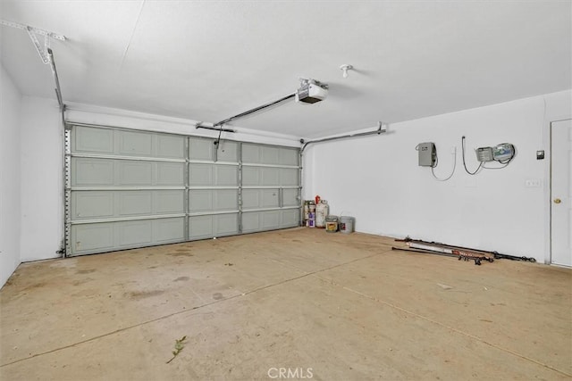 4729 Lookout Mountain Rd, Mariposa, CA 95338 - garage featuring a garage door opener