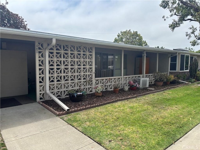 1781 Sunningdale Rd Unit M14-48H, Seal Beach, CA 90740 - view of property exterior featuring a lawn and covered porch