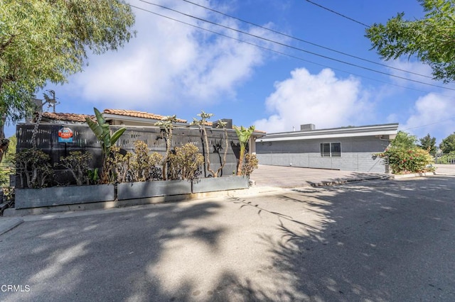 453 Frontenac Ave, Los Angeles, CA 90065 - view of front of house with stucco siding
