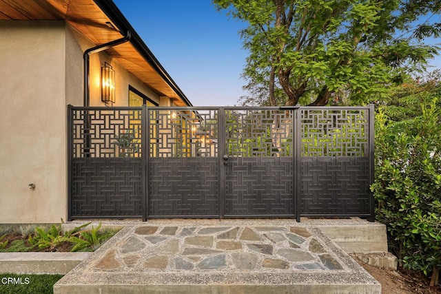 4828 Oakwood Ave, La Canada Flintridge, CA 91011 - view of gate