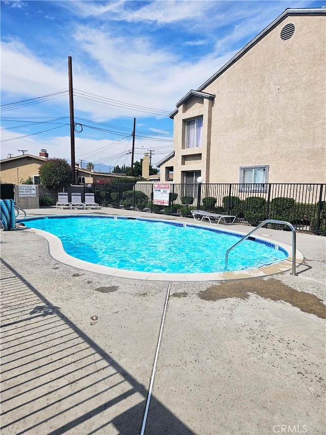 675 N Lark Ellen Ave, Covina, CA 91722 - community pool with a patio