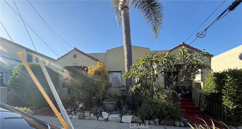 620 W 8th St, San Pedro, CA 90731 - view of front of property with stucco siding