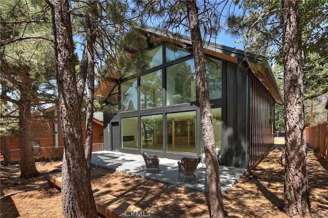 216 Leonard Ln, Big Bear, CA 92386 - view of side of home with a patio area