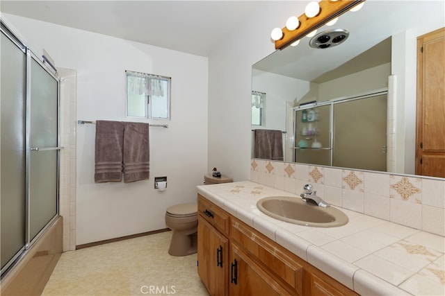 325 Brentwood, Lake Arrowhead, CA 92352 - full bath with vanity, enclosed tub / shower combo, and tasteful backsplash