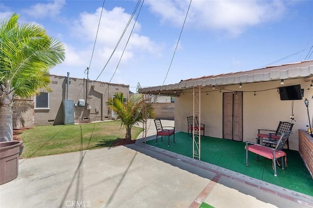 2118 W 84th St, Los Angeles, CA 90047 - fenced backyard featuring a patio