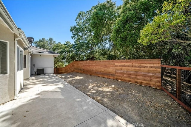 7105 Rayar Rd, Atascadero, CA 93422 - fenced backyard with a patio