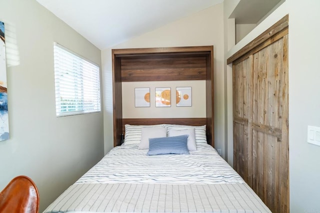 3721 Chamoune Ave, San Diego, CA 92105 - bedroom with lofted ceiling and a closet
