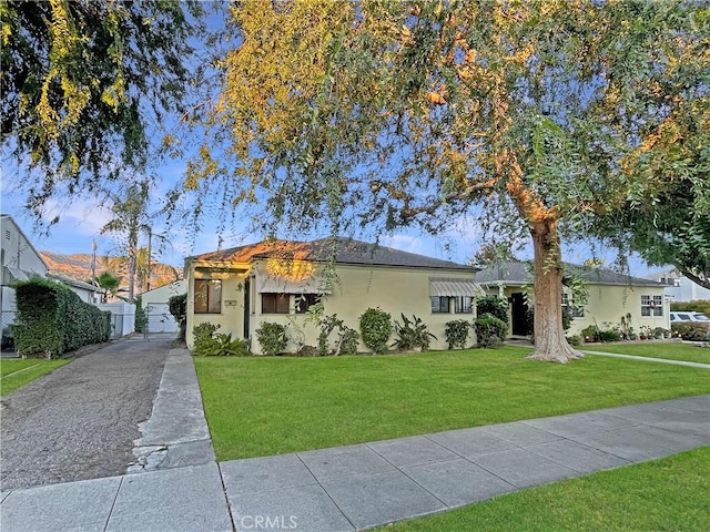 2334 N Keystone St, Burbank, CA 91504 - ranch-style home featuring stucco siding and a front yard