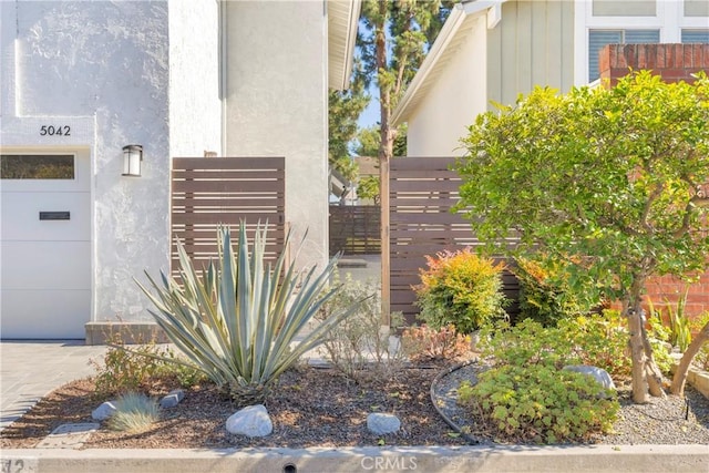 5042 Olympic Dr, Los Alamitos, CA 90720 - view of side of property featuring stucco siding