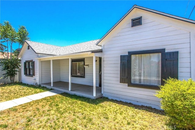 559 Edgar Ave Unit A2-282, Beaumont, CA 92223 - view of front facade with a shingled roof and a front lawn