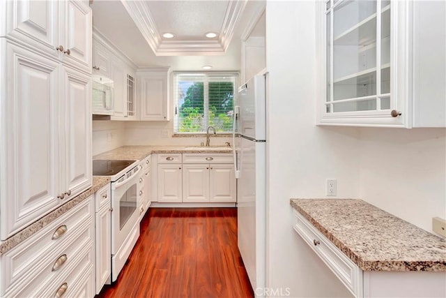 741 Avenida Majorca Unit B, Laguna Woods, CA 92637 - kitchen featuring white appliances, crown molding, dark wood-style floors, white cabinetry, and a raised ceiling