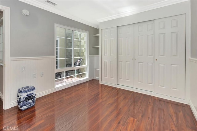 741 Avenida Majorca Unit B, Laguna Woods, CA 92637 - unfurnished bedroom with wood finished floors, ornamental molding, a wainscoted wall, and a closet
