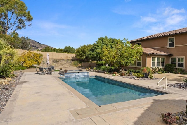 3024 Natureview Ct, Chula Vista, CA 91914 - view of swimming pool featuring a patio and a pool with connected hot tub