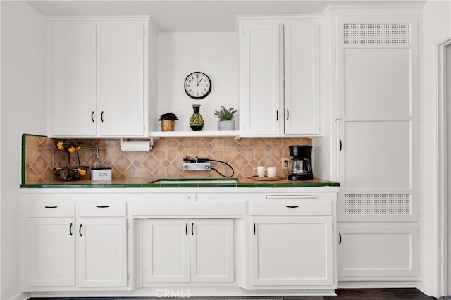6032 Coke Ave, Long Beach, CA 90805 - bar area featuring a sink and decorative backsplash