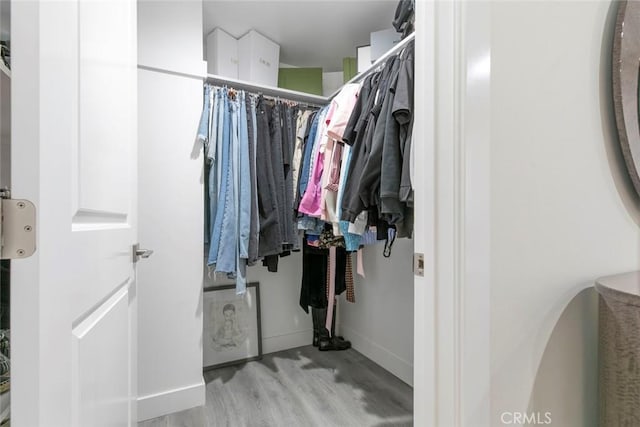 9124 N Nilo Ln, Panorama City, CA 91402 - walk in closet featuring light wood-style floors