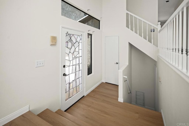 3531 Columbia St, San Diego, CA 92103 - foyer entrance featuring a towering ceiling and wood finished floors