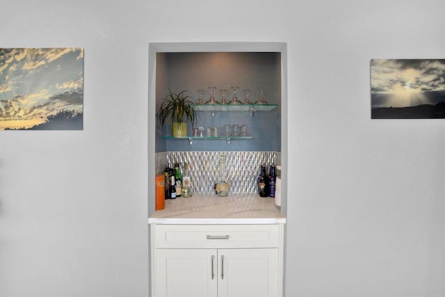 4710 Sleeping Indian Rd, Fallbrook, CA 92028 - indoor dry bar with backsplash