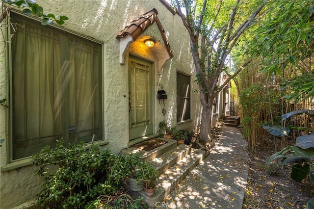 1928 Rosalia Rd, Los Angeles, CA 90027 - entrance to property featuring stucco siding