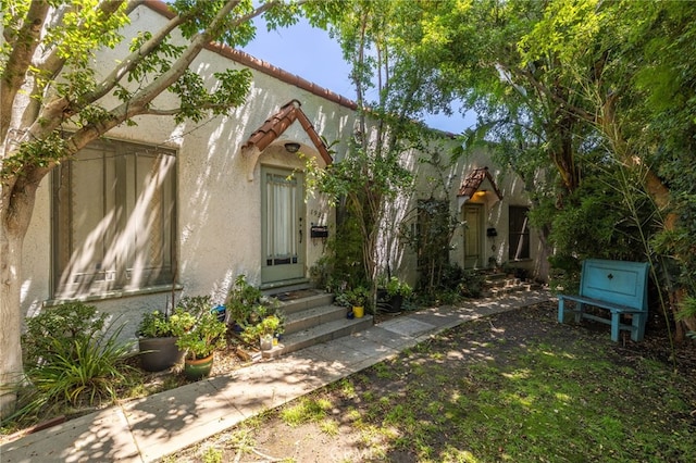 1928 Rosalia Rd, Los Angeles, CA 90027 - view of front of property featuring stucco siding and entry steps
