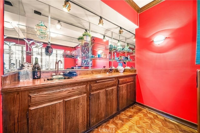 2008 S Bentley Ave Unit 5, Los Angeles, CA 90025 - indoor wet bar with baseboards and track lighting