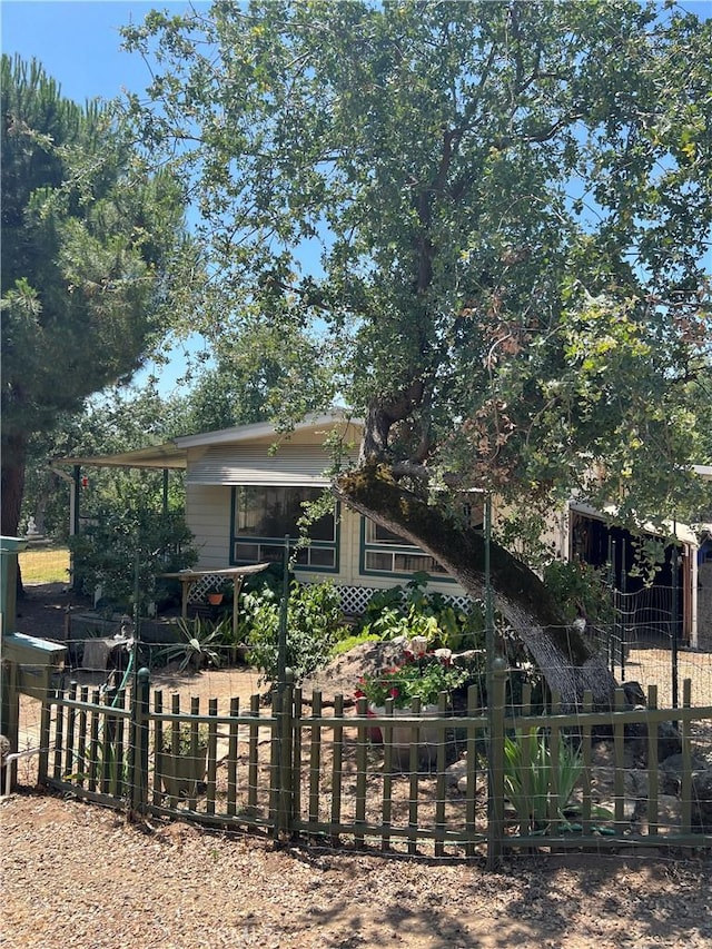 38150 Sumac Ln, Squaw Valley, CA 93675 - view of front of house with a gate