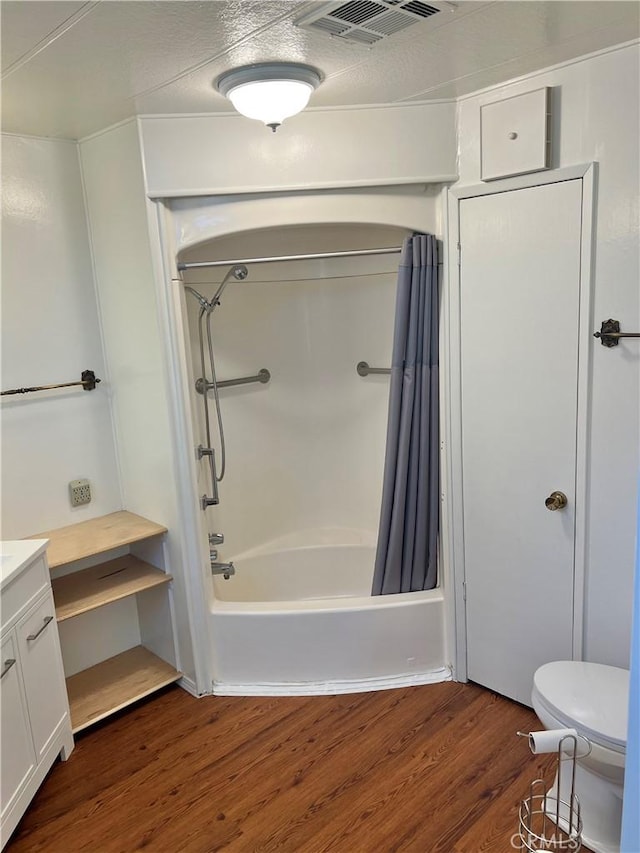 38150 Sumac Ln, Squaw Valley, CA 93675 - full bathroom featuring shower / bath combo with shower curtain, wood finished floors, and vanity