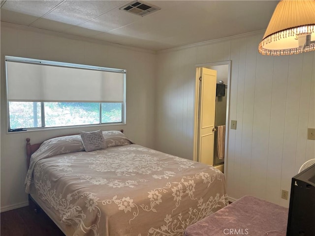 38150 Sumac Ln, Squaw Valley, CA 93675 - bedroom with ornamental molding
