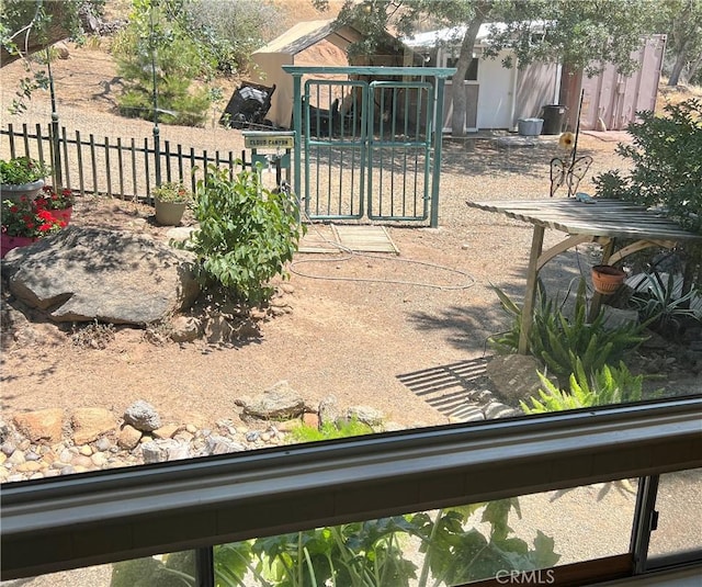 38150 Sumac Ln, Squaw Valley, CA 93675 - view of yard featuring a gate
