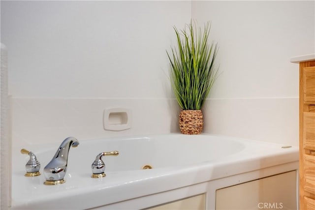 1740 Las Colinas Rd, Beaumont, CA 92223 - full bathroom with a whirlpool tub