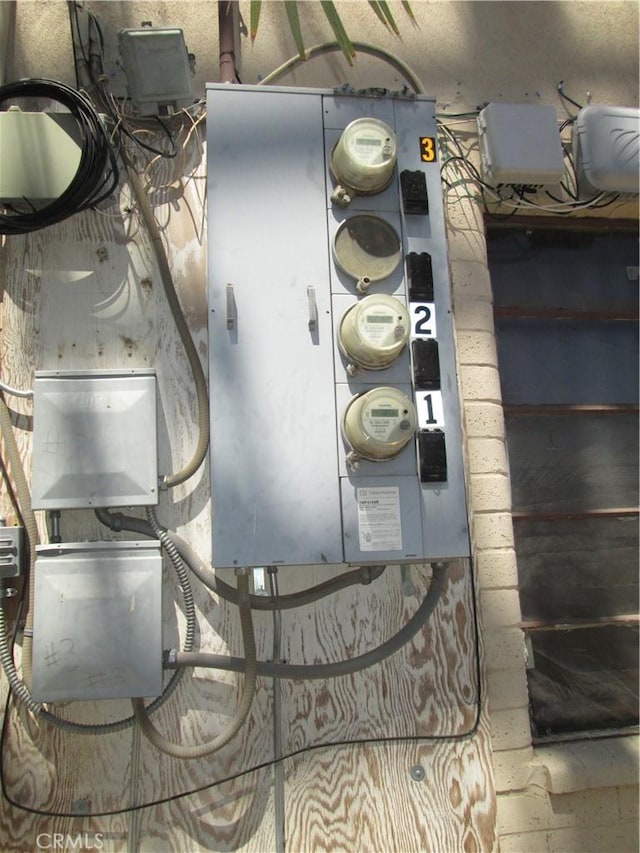 201 W Williams St, Barstow, CA 92311 - utilities featuring electric meter