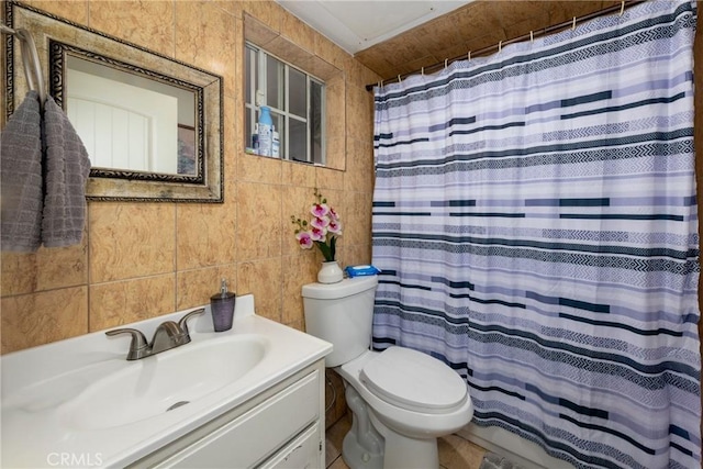 795 E 42nd Pl, Los Angeles, CA 90011 - full bath with vanity, tile walls, and a shower with shower curtain