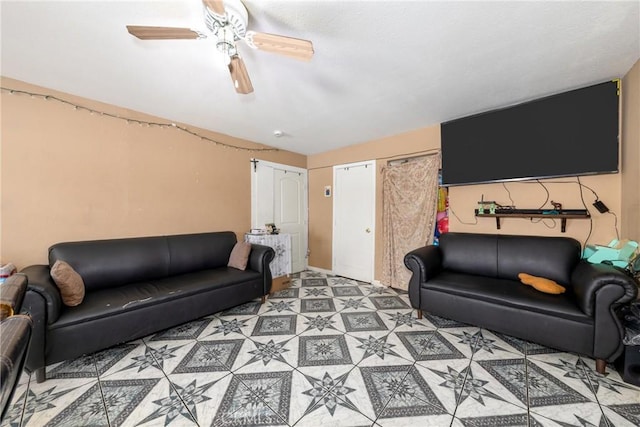 795 E 42nd Pl, Los Angeles, CA 90011 - living area featuring ceiling fan