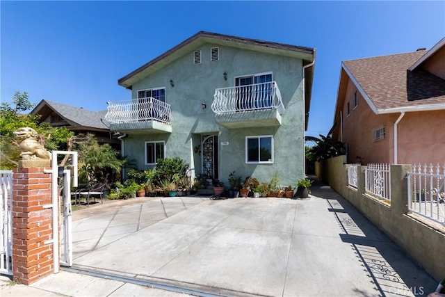 795 E 42nd Pl, Los Angeles, CA 90011 - view of front of home with stucco siding and a balcony