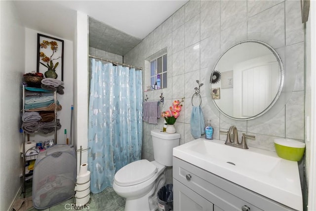 795 E 42nd Pl, Los Angeles, CA 90011 - full bath with tile walls, vanity, curtained shower, and backsplash