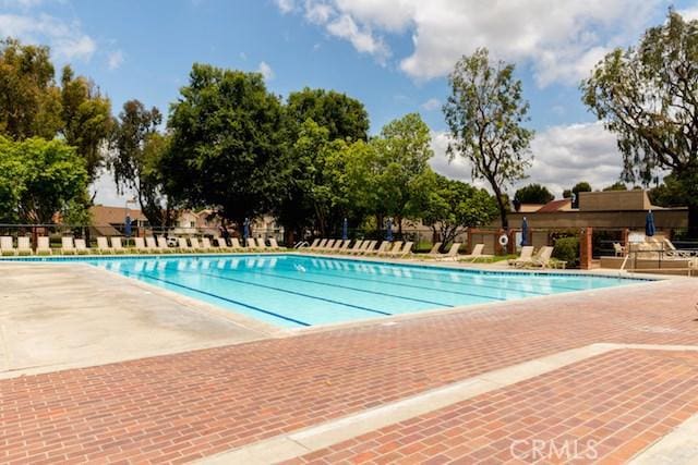 12 Ninos, Irvine, CA 92620 - community pool with a patio