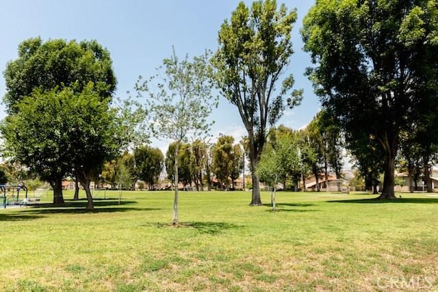 12 Ninos, Irvine, CA 92620 - surrounding community with a yard