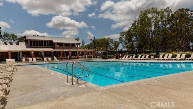 12 Ninos, Irvine, CA 92620 - community pool with a patio area