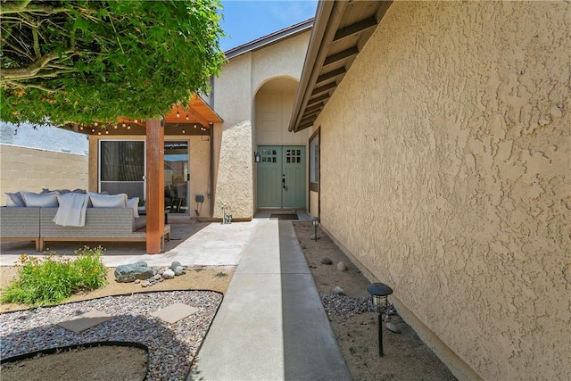 26551 Fresno Dr, Mission Viejo, CA 92691 - entrance to property with stucco siding, a patio area, and outdoor lounge area